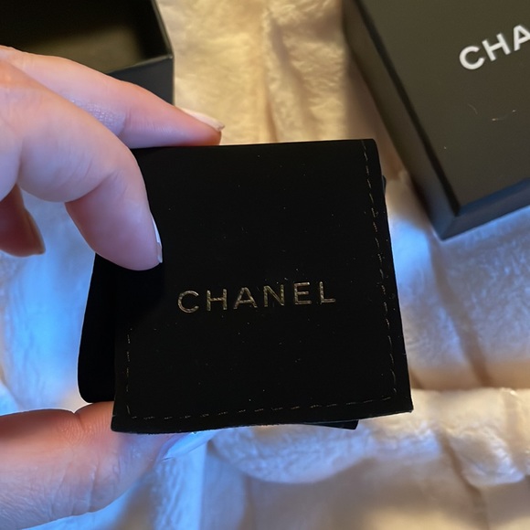 CHANEL Stud Earrings AUTHENTIC BRAND NEW - Picture 8 of 12